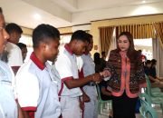 Wakil Wali Kota Kupang dan Bank Mandiri Taspen Bagikan Sembako untuk Cleaning Service