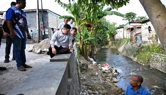Wali Kota Kupang Apresiasi Swadaya Warga Perbaiki Penahan Banjir di Kali Mati
